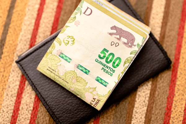 📈 Abril llegó con aumentos: ¿cuánto suben la nafta, el colectivo, la luz, el gas, los colegios y las prepagas?