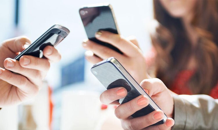 El Gobierno oficializó la baja de aranceles para importar celulares y consolas de videojuegos: los detalles