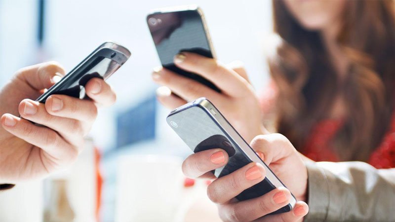 El Gobierno oficializó la baja de aranceles para importar celulares y consolas de videojuegos: los detalles